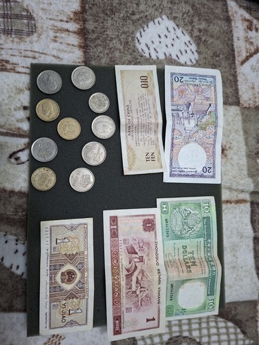 Varie banconote monete come - e,